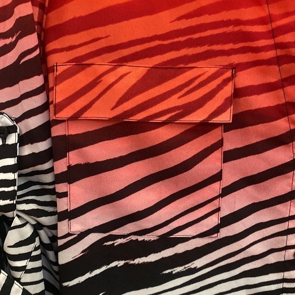 Calvin Klein red, white and black zebra design blouse. Cute tied in front. XL - Picture 4 of 10